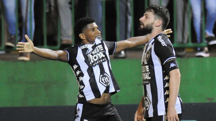 Rhuan comemora gol do Botafogo contra a Chapecoense - TARLA WOLSKI/FUTURA PRESS/ESTADÃO CONTEÚDO