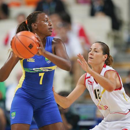 Leila Sobral em partida dos Jogos Olímpicos de 2004, em Atenas - Stuart Franklin/Getty Images