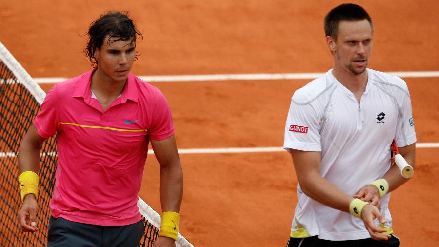Rafael Nadal e Robin Soderling, após vitória do sueco contra o espanhol em Roland Garros 2009 - REUTERS/Bogdan Cristel