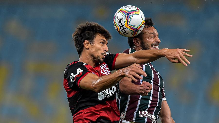 Rodrigo Caio, do Flamengo, disputa a bola pelo alto com Dodi, do Fluminense - Thiago Ribeiro/AGIF
