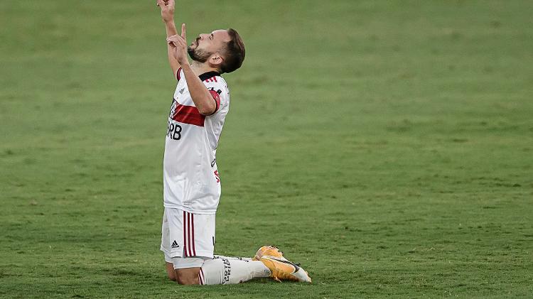 Everton Ribeiro celebrates Flamengo's goal against Botafogo, in a Brasileirão match - André Mourão / Photo FC / UOL - André Mourão / Photo FC / UOL