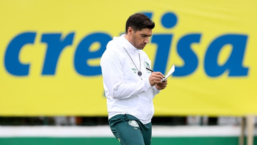 Abel Ferreira, durante treino do Palmeiras, na Academia de Futebol - Fabio Menotti