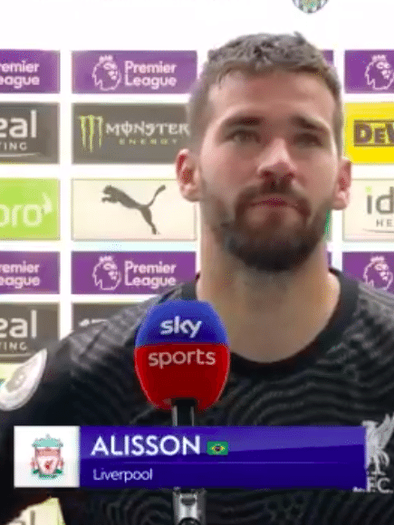 Jogador do Liverpool dedica gol a Alisson após morte do pai do