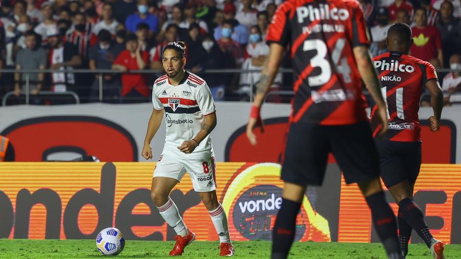 Benítez prepara jogada em duelo entre São Paulo e Athletico-PR - Marcello Zambrana/AGIF