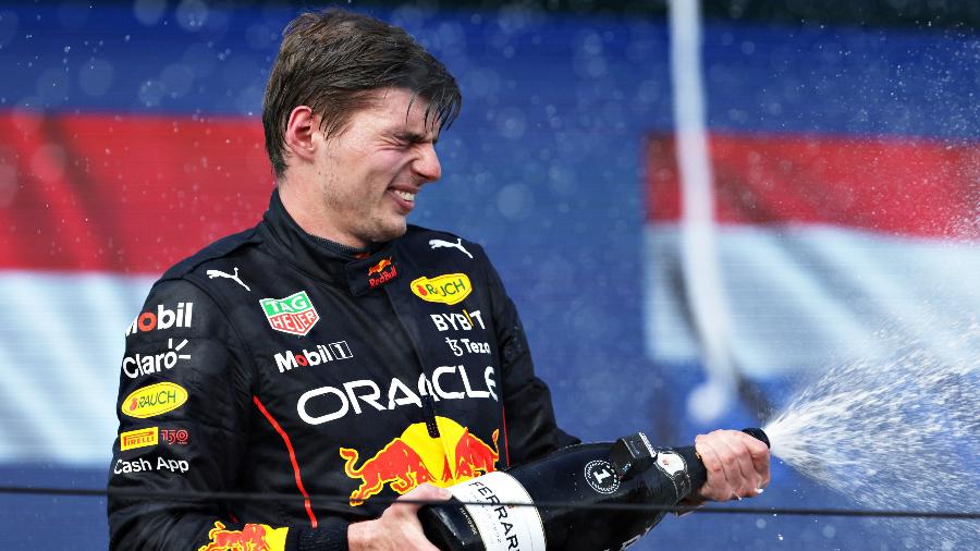 Max Verstappen comemora a vitória no GP de Miami, a terceira em cinco provas na temporada - Mark Thompson/Getty Images