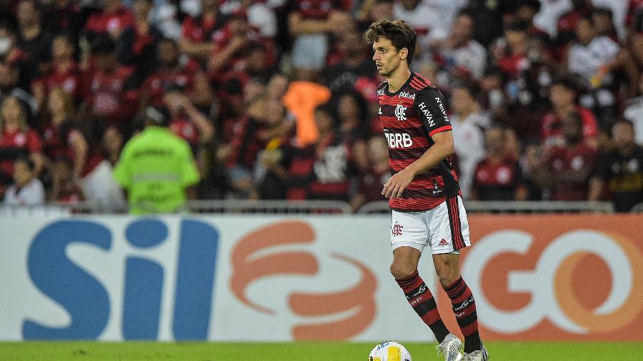 Rodrigo Caio, jogador do Flamengo, durante partida contra o Goiás no Maracanã pelo campeonato Brasileiro A 2022.  - Thiago Ribeiro/AGIF