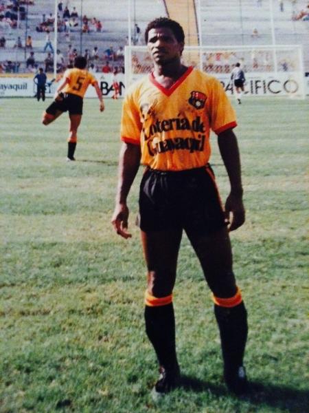 Adílio, ídolo do Flamengo, atuou pelo Barcelona de Guayaquil no fim da década de 80 - Arquivo pessoal