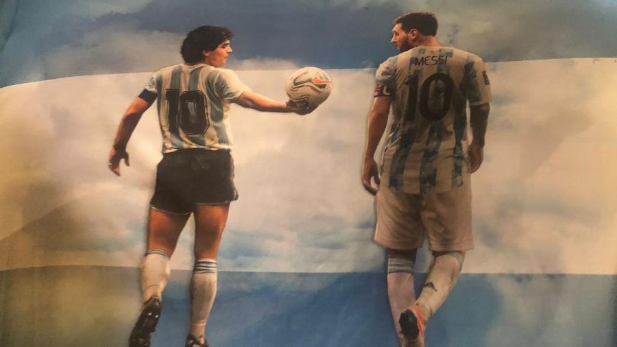 Diego Maradona entrega bola para Lionel Messi em arte produzida por fãs - Bruno Andrade/UOL Esporte