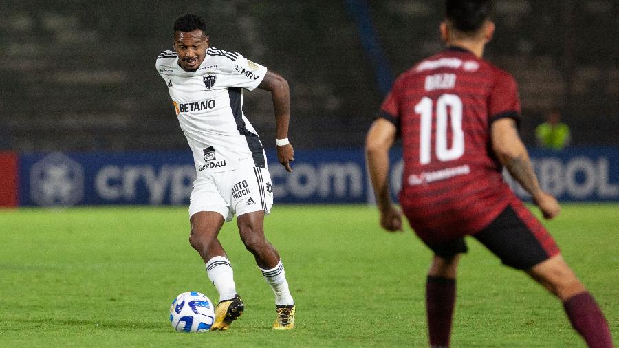 Edenílson, do Atlético-MG, em ação contra o Carabobo, pela Libertadores - Staff Images/Conmebol