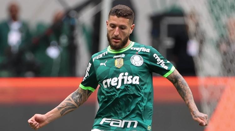 Zé Rafael, do Palmeiras, em jogo contra o Água Santa pelo Paulistão