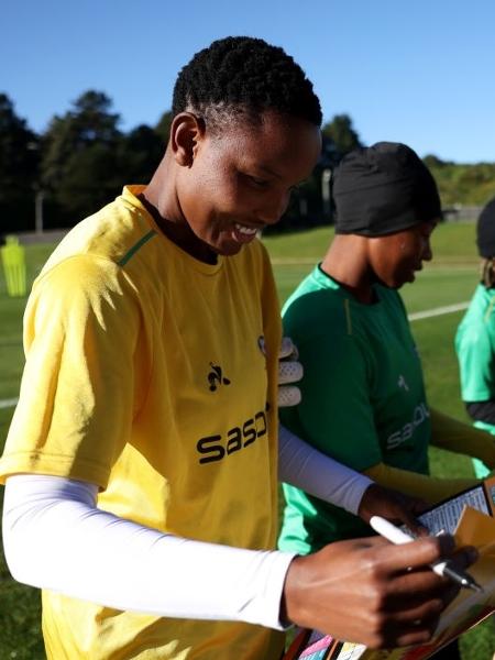 Refiloe Jane, capitã da África do Sul, durante treinamento na Copa feminina