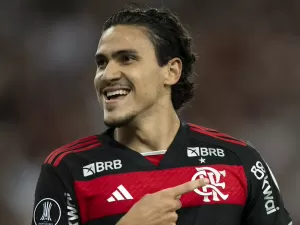 Peito, letra, canela: Pedro faz gol de tudo que é jeito no Flamengo