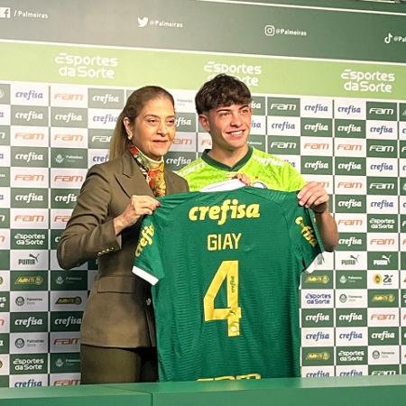 Agustín Giay foi apresentado como novo camisa do Palmeiras