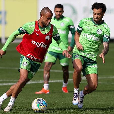 Mayke e Felipe Anderson em ação durante treino do Palmeiras