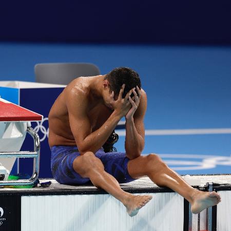 Olimpíadas 2024: Guilherme Costa, o 'Cachorrão', se lamenta à beira da piscina após 400 metros livre da natação