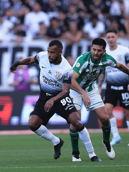 Alex Santana, do Corinthians, durante jogo contra o Juventude