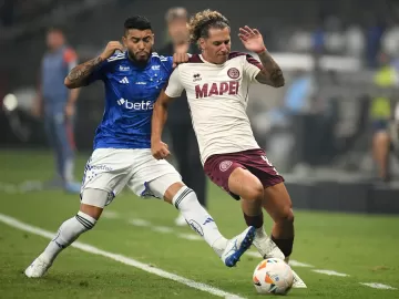 Fogo amigo cretino se alia ao Lanús e Cruzeiro só empata 