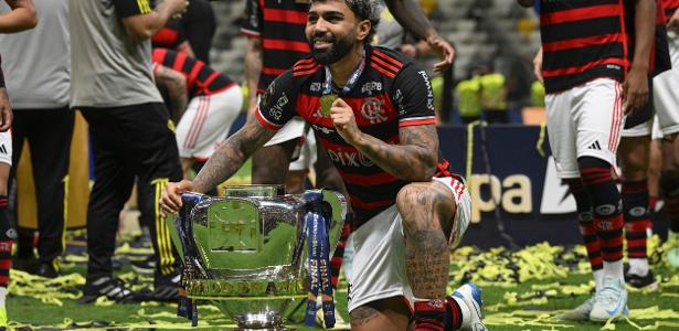Gabigol chama atenção ao anunciar saída do Flamengo durante conquista de título.