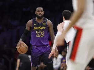 LeBron supera Jordan e se torna o jogador com mais jogos de 30 pontos