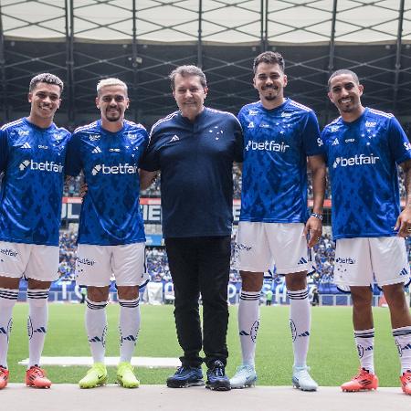 Rodriguinho, Fagner, Eduardo e Christian são apresentados pelo Cruzeiro