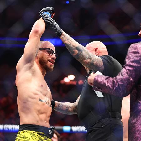 Jean Silva comemora vitória sobre Bryce Mitchell no UFC 314 - Megan Briggs / GETTY IMAGES NORTH AMERICA / Getty Images via AFP