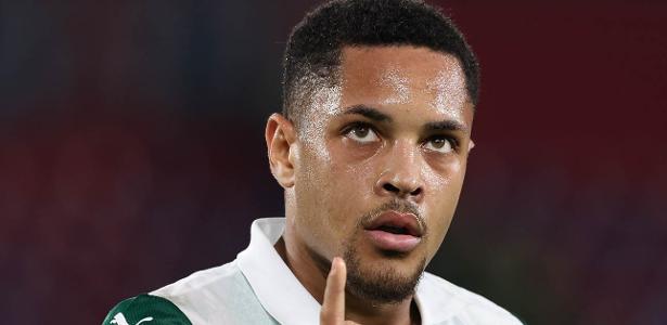 Vitor Roque busca marcar novamente pelo Palmeiras com a lei do ex.