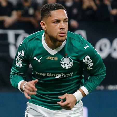 Vitor Roque responderá por discriminação