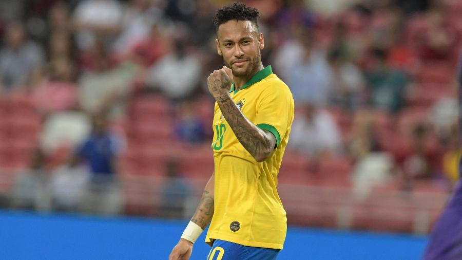 Neymar comemora durante jogo da seleção brasileira contra Senegal - Roslan RAHMAN / AFP