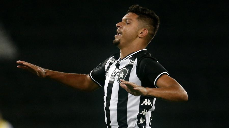 Centroavante Igor Cássio comemora gol da vitória sobre o CSA, no Nilton Santos, em 2019 - Vitor Silva/Botafogo