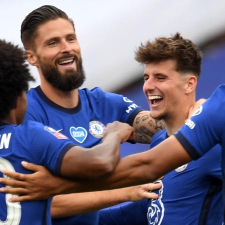 Jogadores do Chelsea comemoram o gol de Mason Mount contra o Manchester United pelas semifinais da Copa da Inglaterra - Andy Rain/Pool/AFP