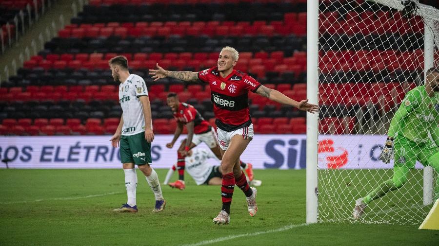 Pedro e Bruno Henrique celebram gol da vitória do Flamengo sobre o Palmeiras - Alexandre Vidal / Flamengo