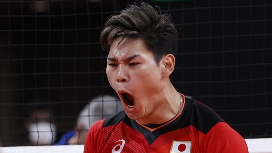 Yuji Nishida comemora ponto do Japão contra o Brasil nas quartas de final das Olimpíadas de Tóquio - Valentyn Ogirenko/Reuters