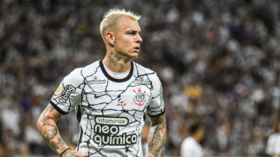 Róger Guedes em ação pelo Corinthians diante do Ceará, no Castelão - Kely Pereira/AGIF