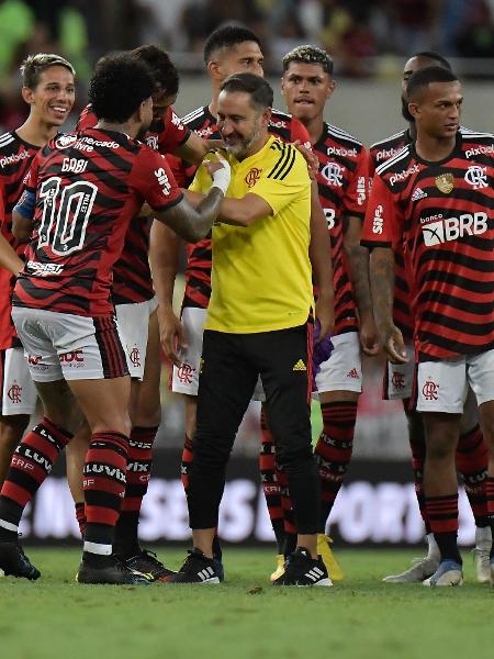 Jogadores do Flamengo comemoram vitória contra a Portuguesa pelo Campeonato Carioca - Thiago Ribeiro/AGIF