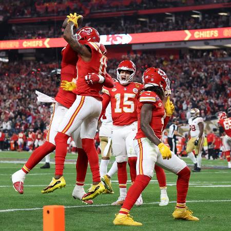 Jogadores dos Chiefs comemoram touchdown de Valdes-Scantling sobre o 49ers, no Super Bowl LVIII - Ezra Shaw/Getty