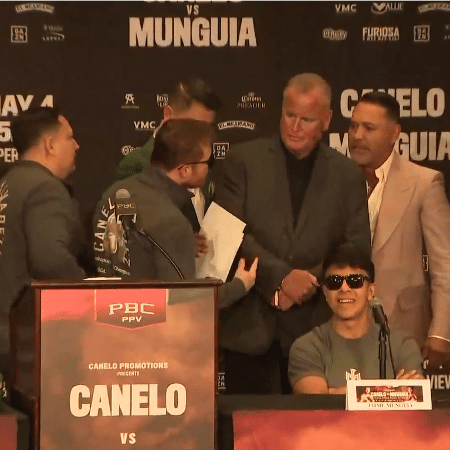 De La Hoya e Canelo discutem em coletiva de imprensa