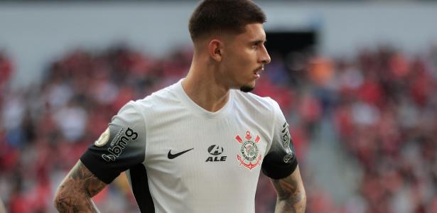 DE OLHO! Ajax mostra interesse no lateral-direito Léo Mana, do Corinthians.