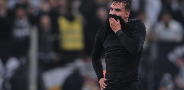 BRIGA NO ATAQUE! Giovane entra bem e tem disputa saudável com Yuri Alberto no ataque do Corinthians.