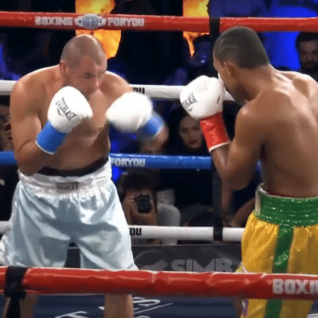 El Chino encarou Esquiva Falcão em luta do Boxing For You