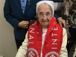 Mais velha do mundo, freira torce para o Inter e nasceu antes do clube