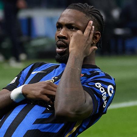 Marcus Thuram comemora gol da Inter de Milão durante jogo contra o Feyenoord na Champions Marcus Thuram comemora gol da Inter de Milão durante jogo contra o Feyenoord na Champions