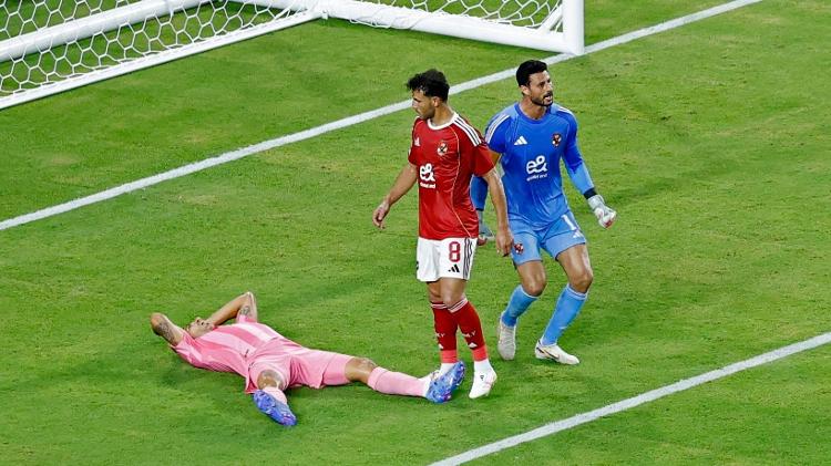 El-Shenawy, goleiro do Al Ahly, celebra durante jogo contra o Inter Miami pelo Mundial