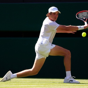 Fonseca vence na estreia em Wimbledon e chega ao top 50 do ranking
