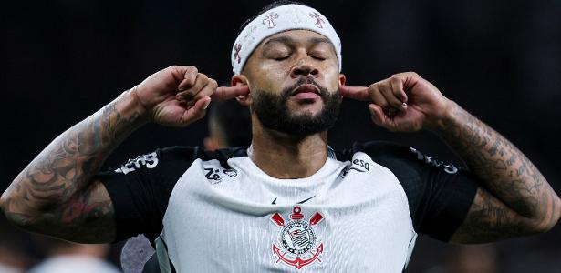 Memphis fica e parece realmente gostar muito do Corinthians