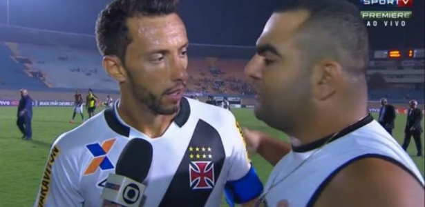 Torcedor do Vasco interpela Nenê após a derrota por 3 a 0 no Serra Dourada - Reprodução
