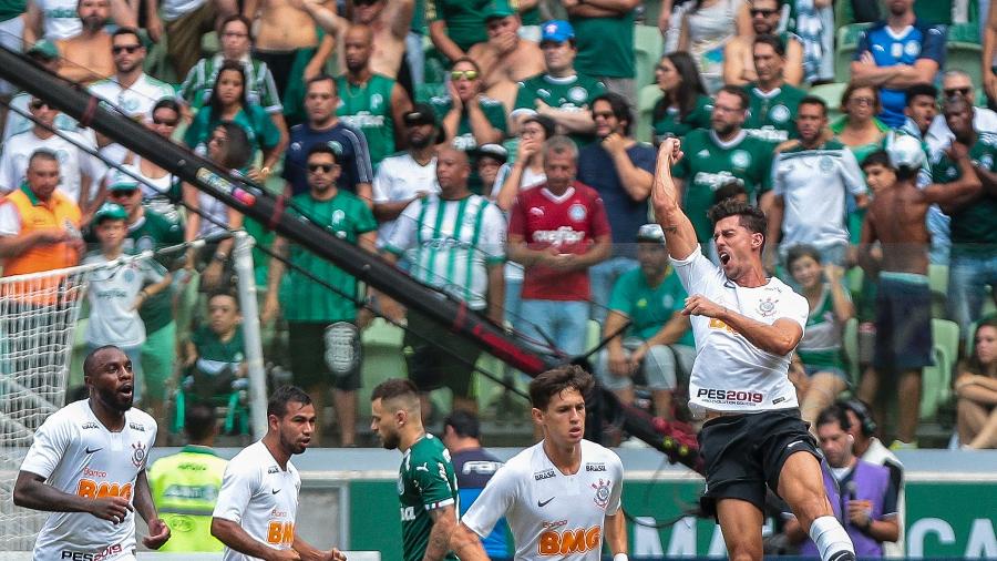 Danilo Avelar comemora gol do Corinthians diante do Palmeiras no Allianz Parque pelo Campeonato Paulista 2019 - Ale Cabral/AGIF