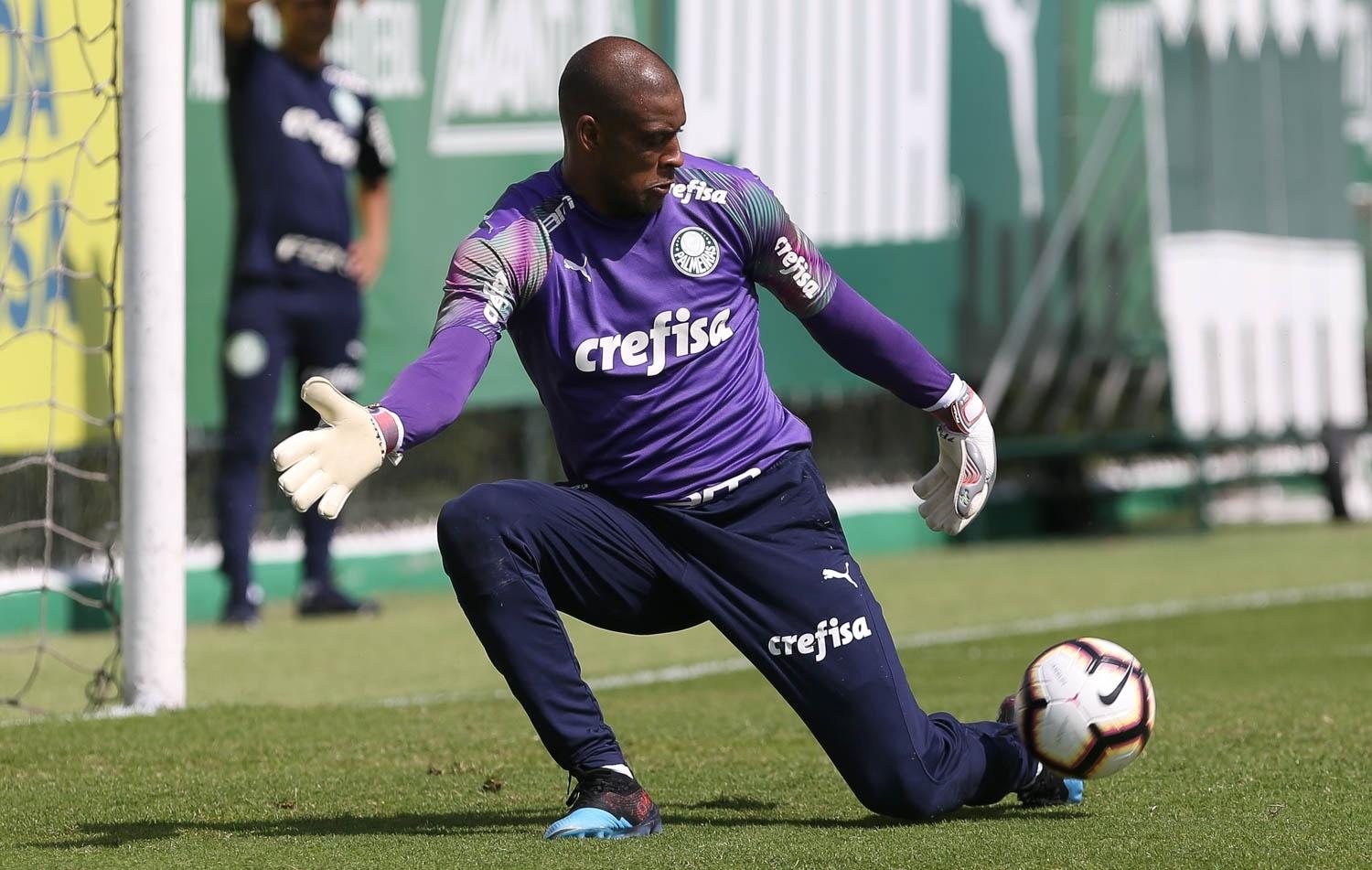 Jailson comenta sobre treinos em casa e torce para reencontrar elenco em breve