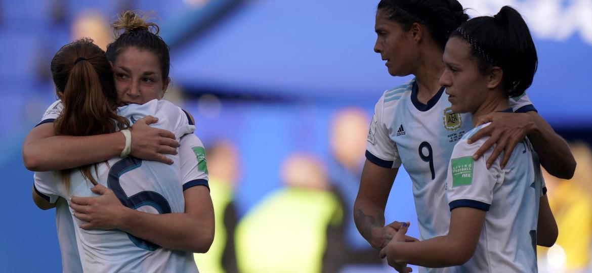 Mundial de Clubes feminino com 12 times entra na pauta em novo calendário -  23/12/2021 - UOL Esporte