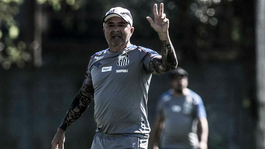 Jorge Sampaoli passa orientações em treino no CT do Santos - Ivan Storti/Santos FC
