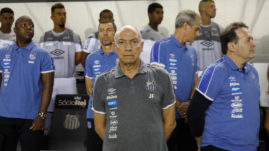 Técnico Jesualdo Ferreira comanda o Santos durante partida contra o Red Bull Bragantino pelo Paulistão 2020 - Fernanda Luz/AGIF